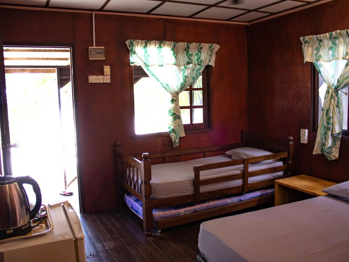 Hotel Bushman Tioman Kampong Juara Exterior foto