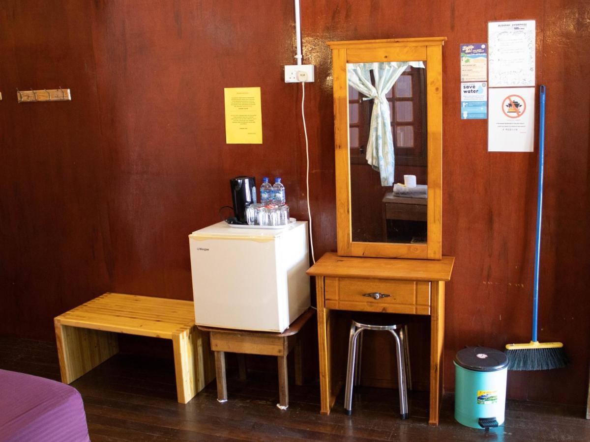Hotel Bushman Tioman Kampong Juara Exterior foto